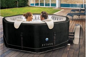 jacuzzi spa gonflable netspa python 6 places dans jardin